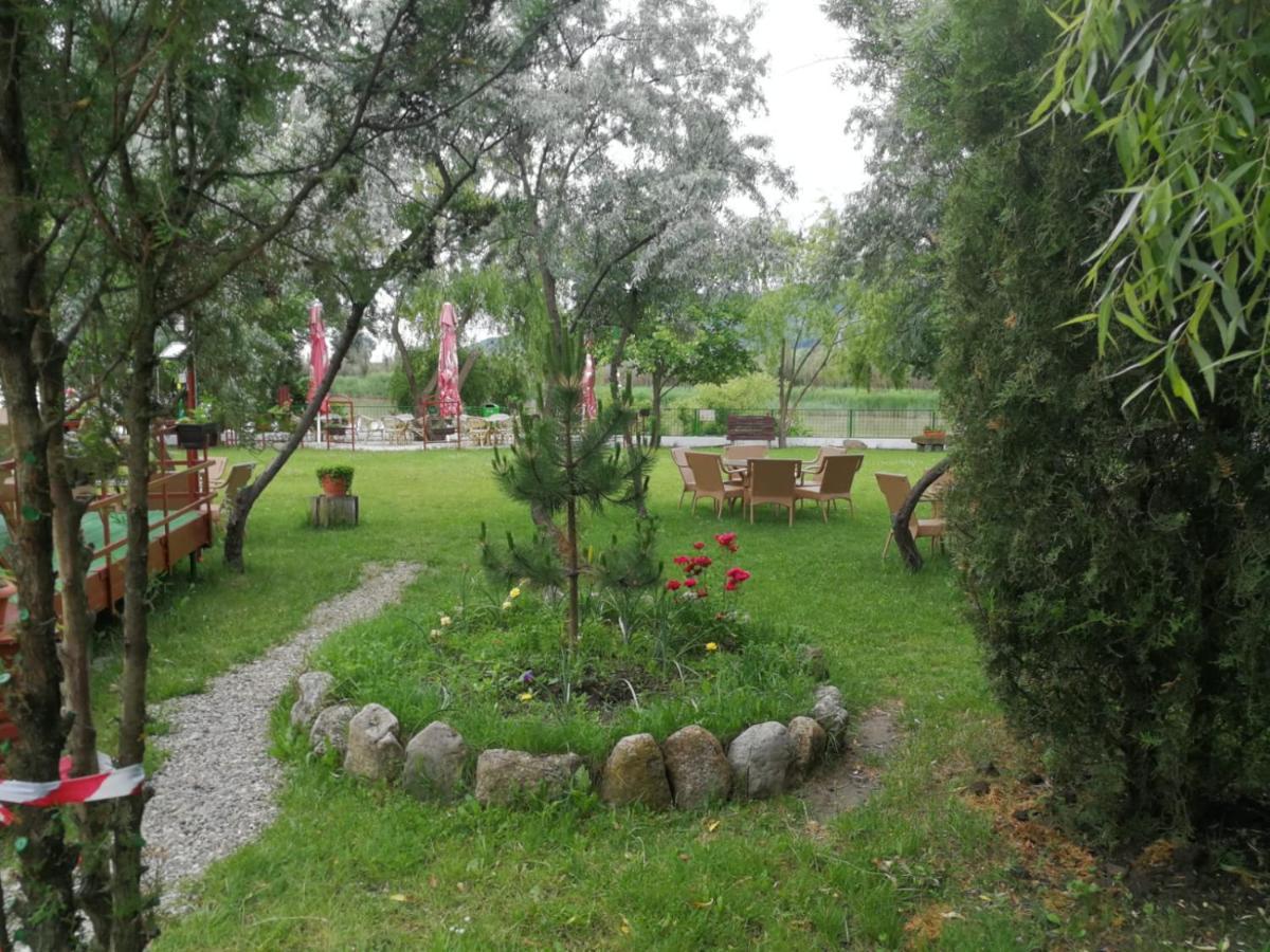 Hotel Pensiunea Casa Matei Berca Esterno foto